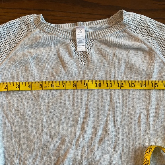 🤩💕Ivviva Girl’s size 14 Light Grey Knit Sweater (Size 4-6 between women’s)🤩💕 - Picture 8 of 10